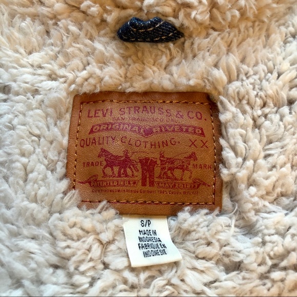 LEVI’S Dark Blue Shearling Lined Denim Jacket - Picture 8 of 8